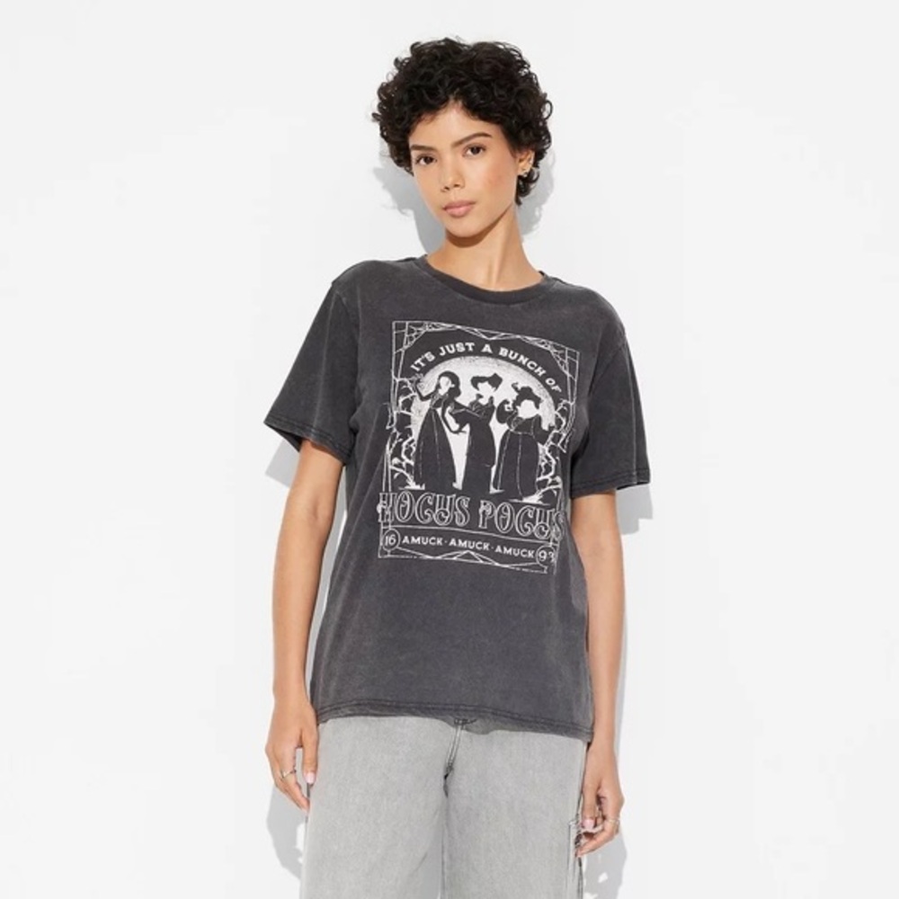 Women's Disney nwt Hocus Pocus Short Sleeve Graphic Boyfriend T-Shirt - black